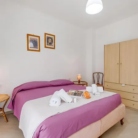Casa Adelina, Center With Private Garden - Happy Daire